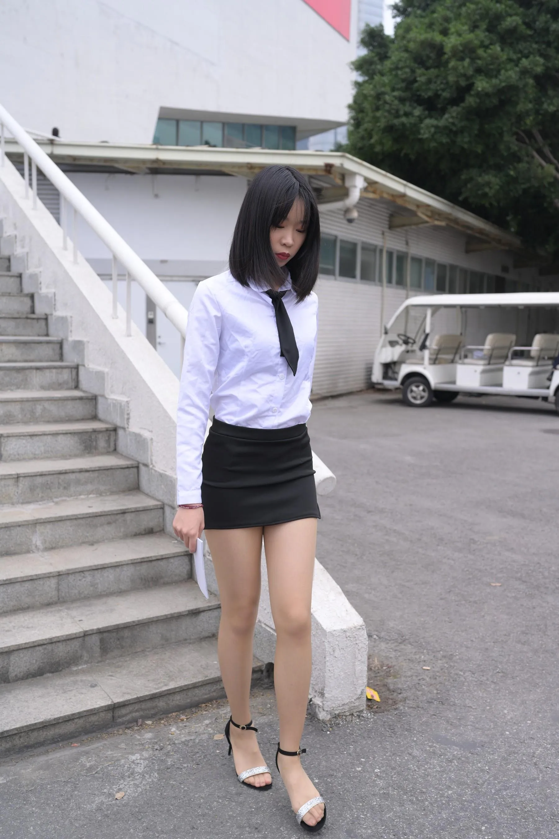 [魔镜街拍] NO.084 程生街拍-商城推销美女长腿肉丝制服 [456P]插图2